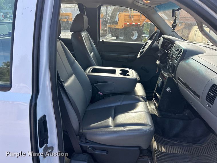 image for item ET3300 2008 Chevrolet Silverado 2500HD Ext. Cab utility bed pickup truck