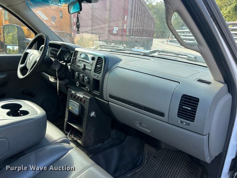 image for item ET3300 2008 Chevrolet Silverado 2500HD Ext. Cab utility bed pickup truck