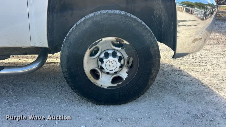 image for item ET3300 2008 Chevrolet Silverado 2500HD Ext. Cab utility bed pickup truck