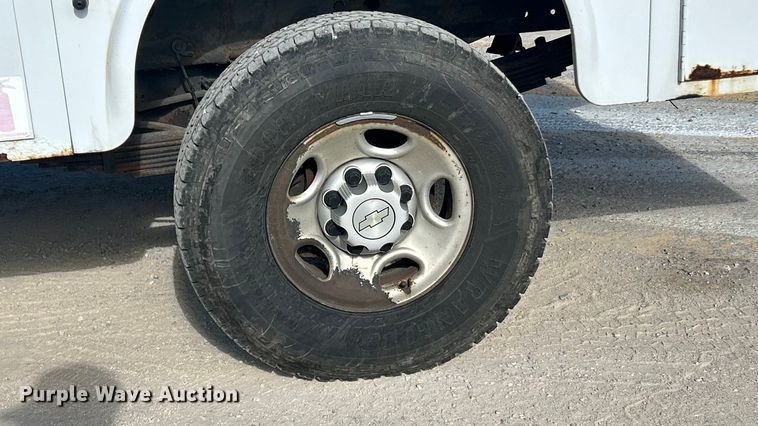 image for item ET3300 2008 Chevrolet Silverado 2500HD Ext. Cab utility bed pickup truck