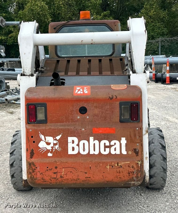 image for item ET3301 2008 Bobcat S300 skid steer loader