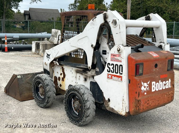 image for item ET3301 2008 Bobcat S300 skid steer loader