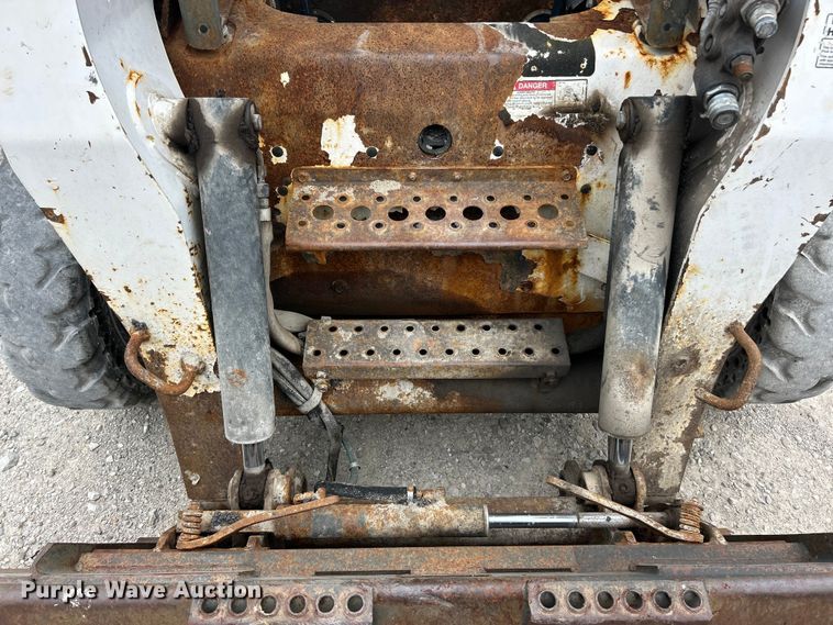 image for item ET3301 2008 Bobcat S300 skid steer loader