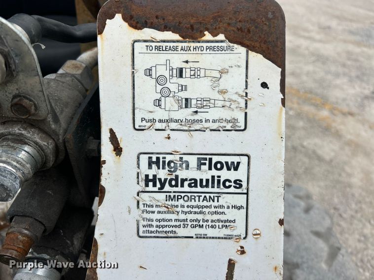 image for item ET3301 2008 Bobcat S300 skid steer loader