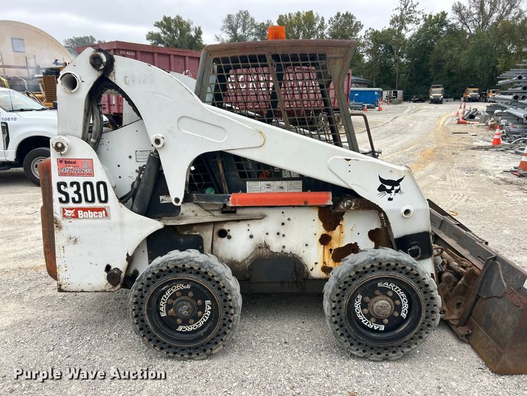 image for item ET3301 2008 Bobcat S300 skid steer loader