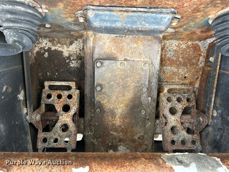 image for item ET3301 2008 Bobcat S300 skid steer loader