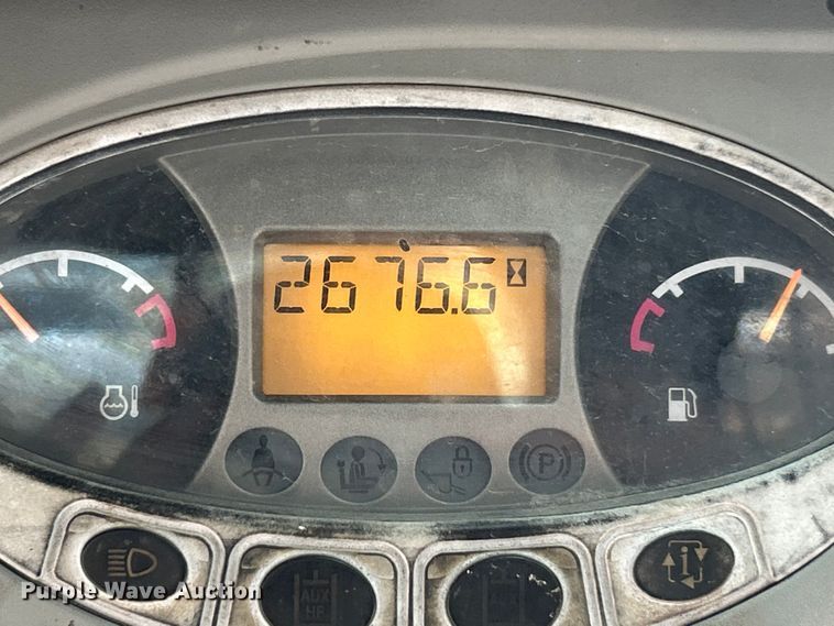 image for item ET3301 2008 Bobcat S300 skid steer loader