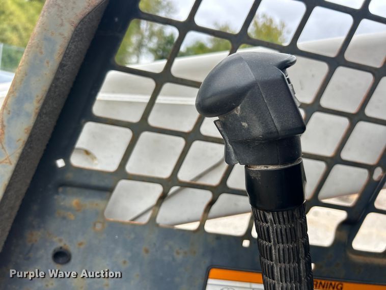 image for item ET3301 2008 Bobcat S300 skid steer loader