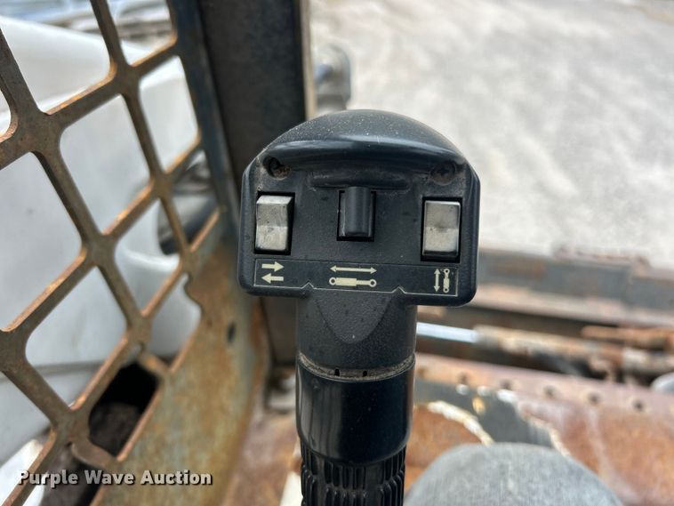 image for item ET3301 2008 Bobcat S300 skid steer loader