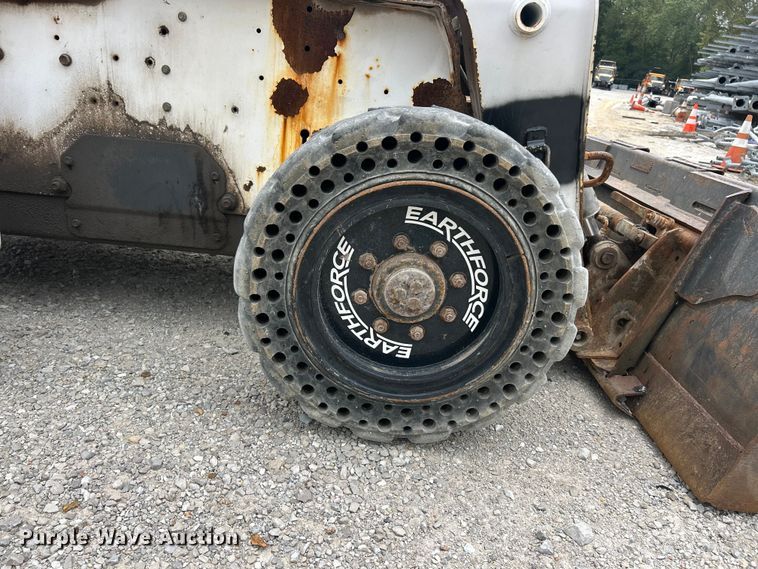 image for item ET3301 2008 Bobcat S300 skid steer loader