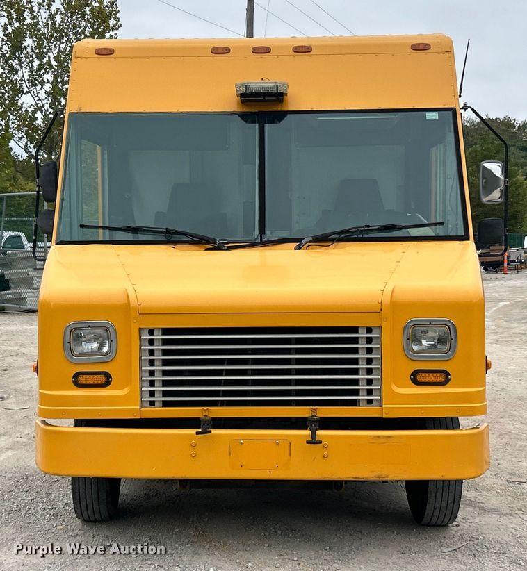 image for item ET3302 2008 Workhorse W42 delivery van