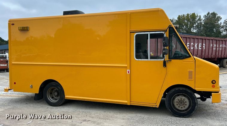 image for item ET3302 2008 Workhorse W42 delivery van
