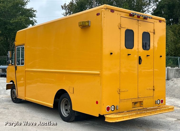 image for item ET3302 2008 Workhorse W42 delivery van