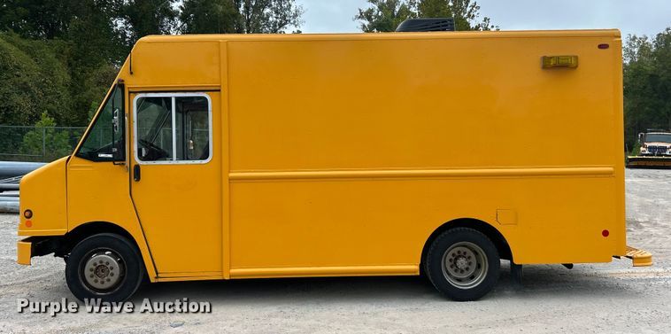 image for item ET3302 2008 Workhorse W42 delivery van