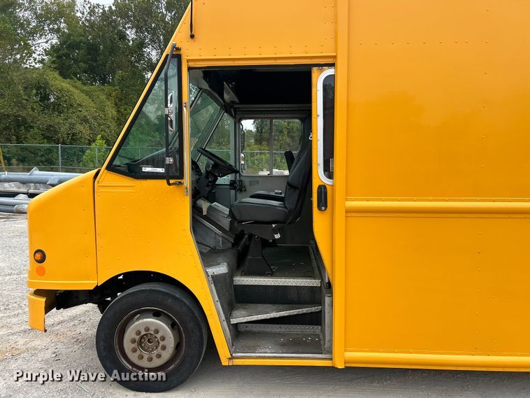 image for item ET3302 2008 Workhorse W42 delivery van