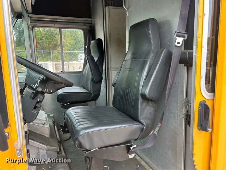 image for item ET3302 2008 Workhorse W42 delivery van