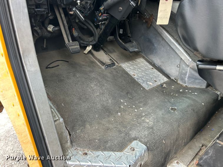 image for item ET3302 2008 Workhorse W42 delivery van