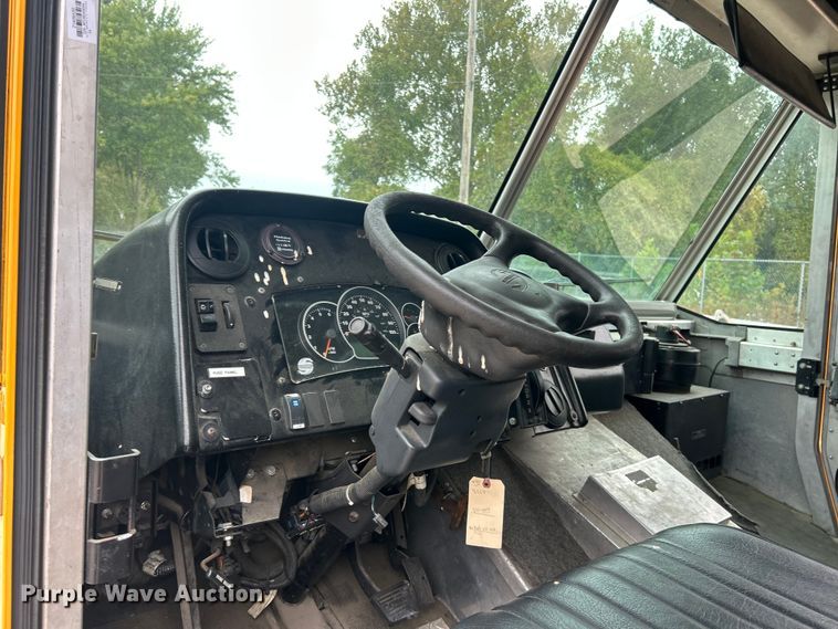 image for item ET3302 2008 Workhorse W42 delivery van