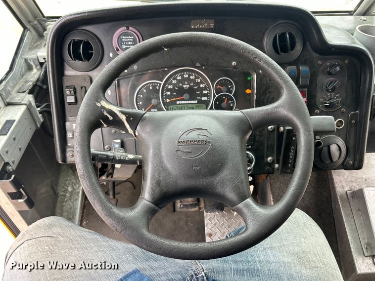 image for item ET3302 2008 Workhorse W42 delivery van