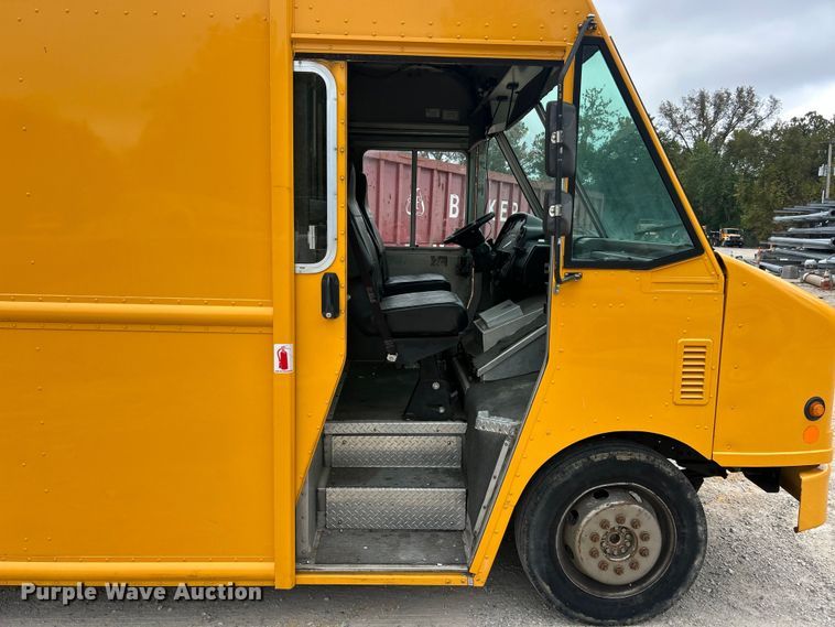image for item ET3302 2008 Workhorse W42 delivery van