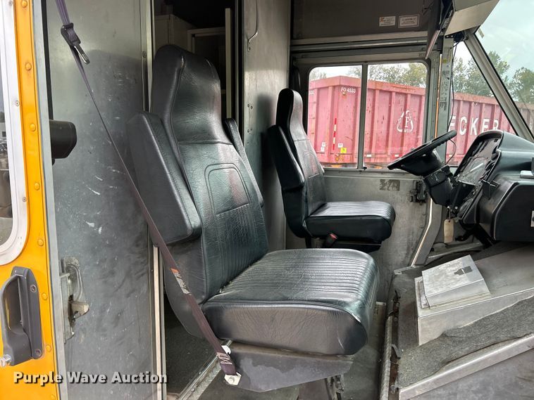 image for item ET3302 2008 Workhorse W42 delivery van