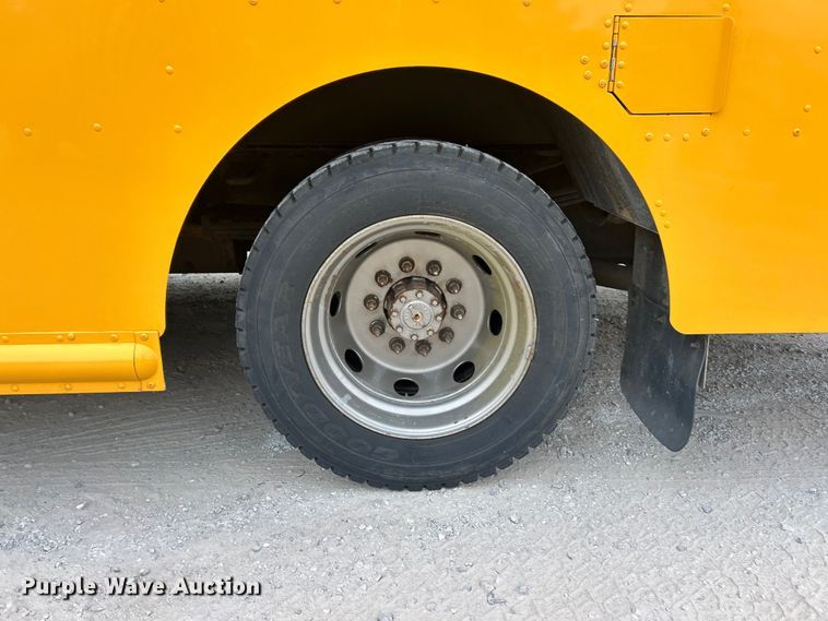 image for item ET3302 2008 Workhorse W42 delivery van