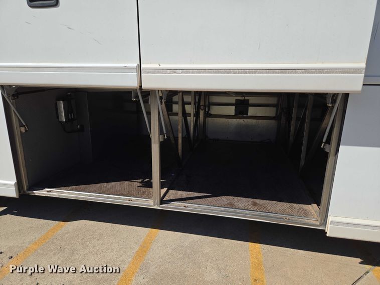 image for item EU3602 2005 Van Hool C2045 coach bus