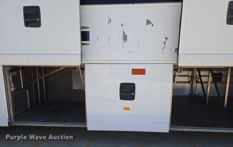 image for item EU3602 2005 Van Hool C2045 coach bus