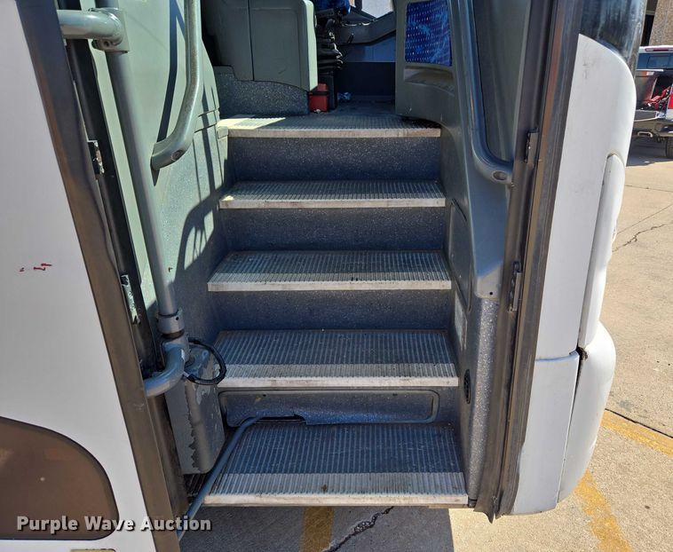 image for item EU3602 2005 Van Hool C2045 coach bus