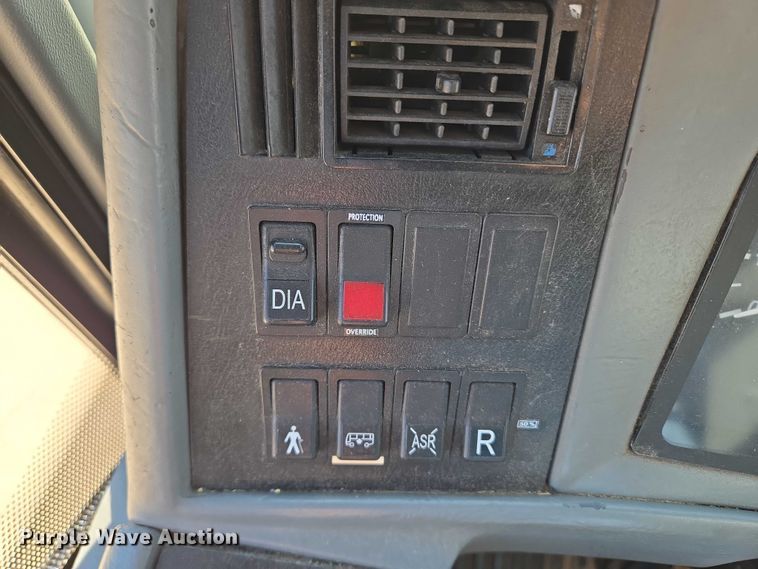 image for item EU3602 2005 Van Hool C2045 coach bus