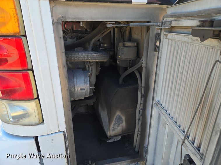 image for item EU3602 2005 Van Hool C2045 coach bus