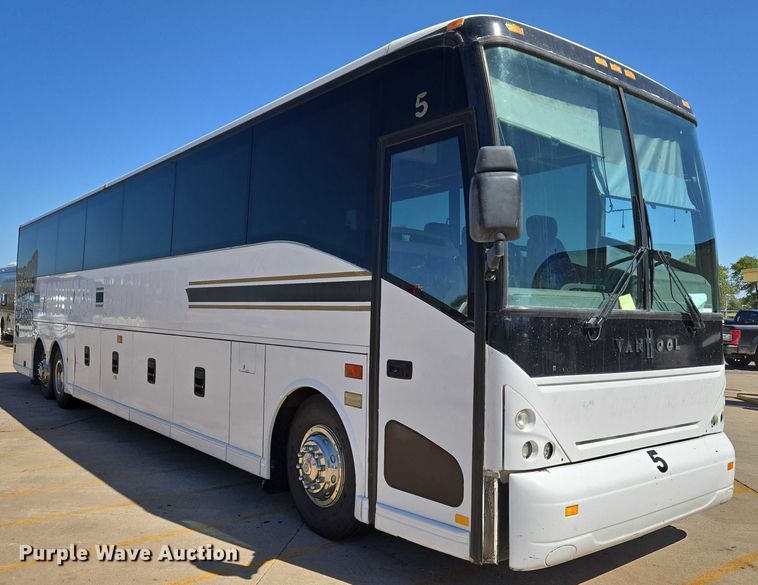 image for item EU3603 2005 Van Hool C2045 coach bus