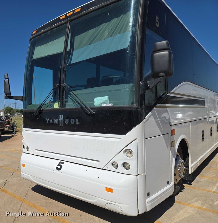 image for item EU3603 2005 Van Hool C2045 coach bus