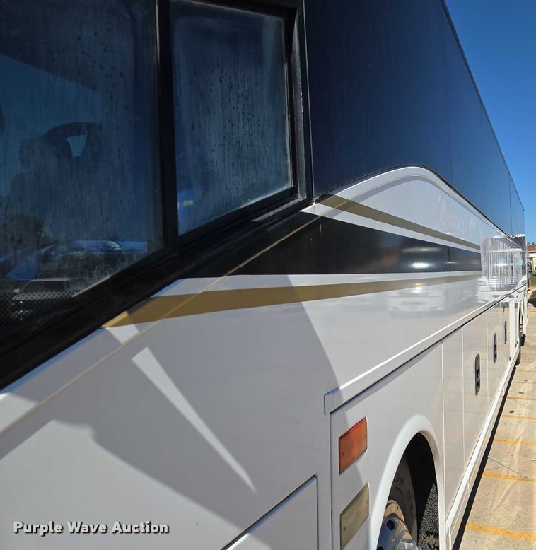 image for item EU3603 2005 Van Hool C2045 coach bus