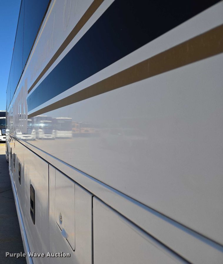 image for item EU3603 2005 Van Hool C2045 coach bus