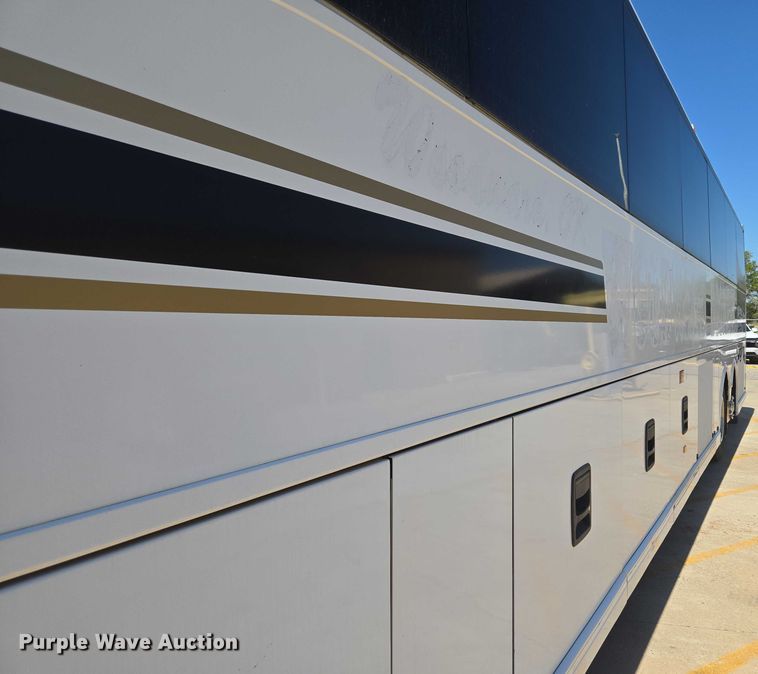 image for item EU3604 2005 Van Hool C2045 coach bus