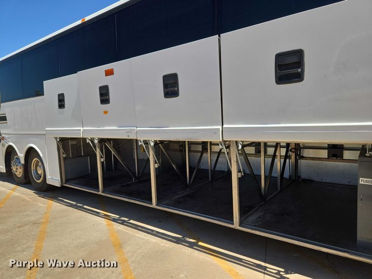 image for item EU3604 2005 Van Hool C2045 coach bus