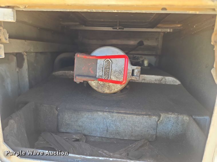 image for item EU3604 2005 Van Hool C2045 coach bus