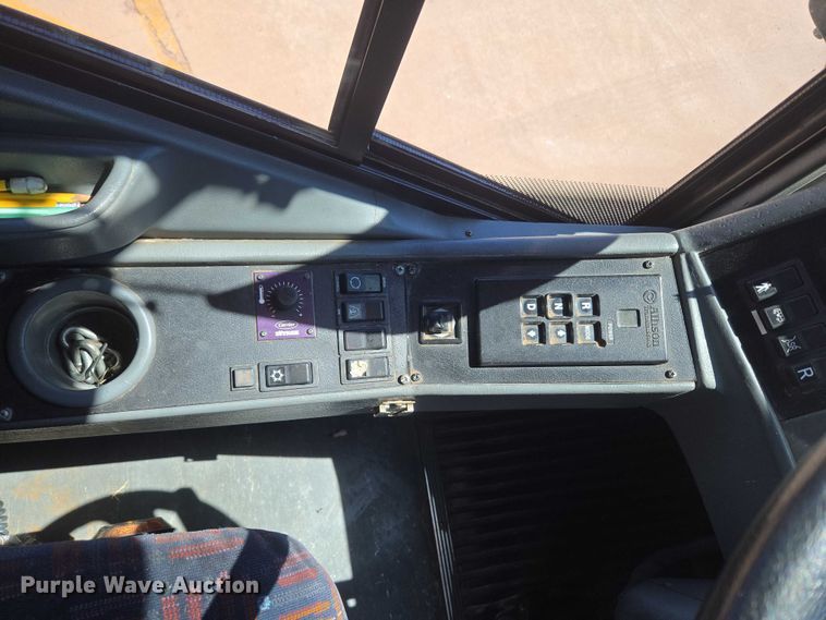 image for item EU3604 2005 Van Hool C2045 coach bus