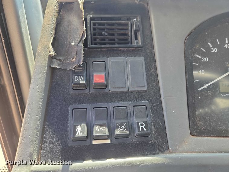 image for item EU3604 2005 Van Hool C2045 coach bus