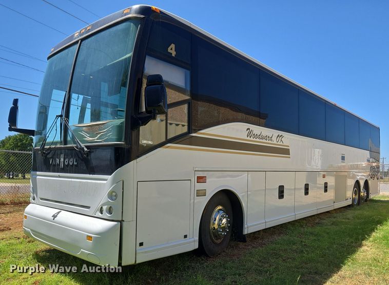 image for item EU3605 2005 Van Hool C2045 coach bus