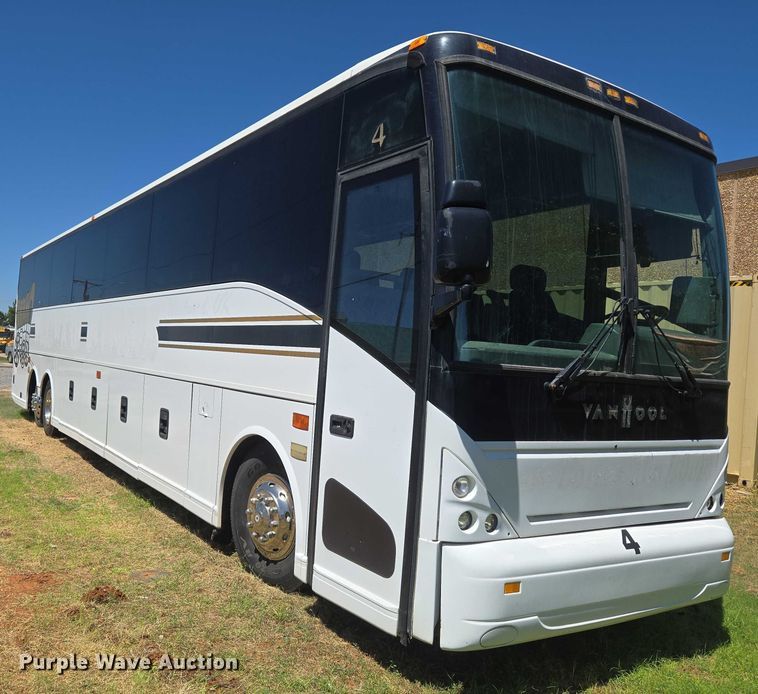 image for item EU3605 2005 Van Hool C2045 coach bus