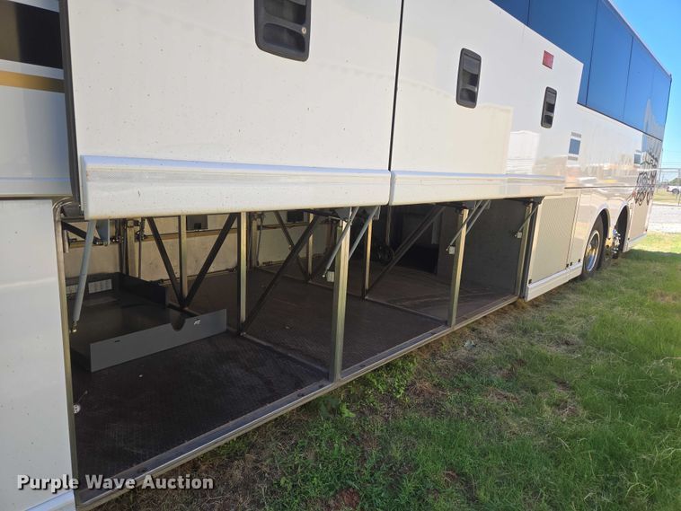 image for item EU3605 2005 Van Hool C2045 coach bus