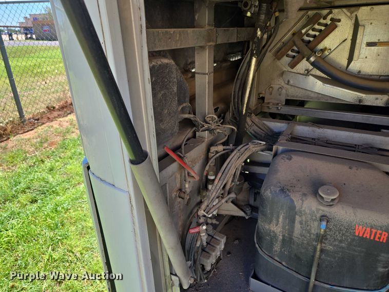 image for item EU3605 2005 Van Hool C2045 coach bus