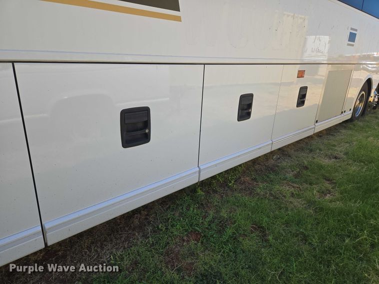 image for item EU3605 2005 Van Hool C2045 coach bus