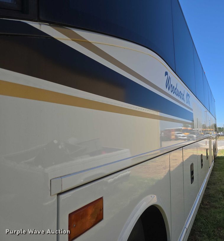image for item EU3605 2005 Van Hool C2045 coach bus