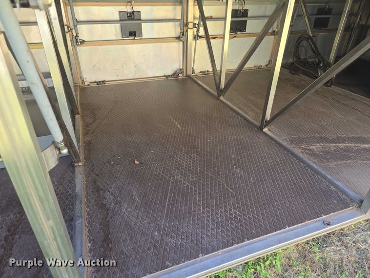 image for item EU3605 2005 Van Hool C2045 coach bus