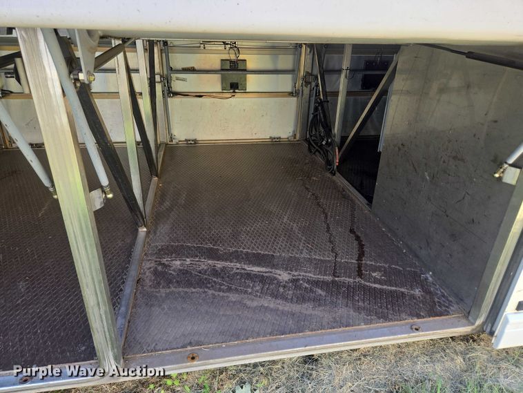 image for item EU3605 2005 Van Hool C2045 coach bus