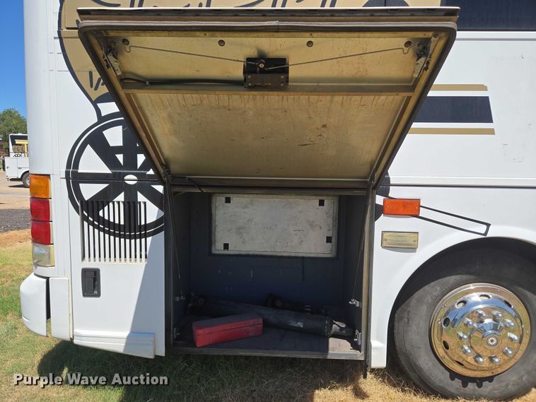 image for item EU3605 2005 Van Hool C2045 coach bus