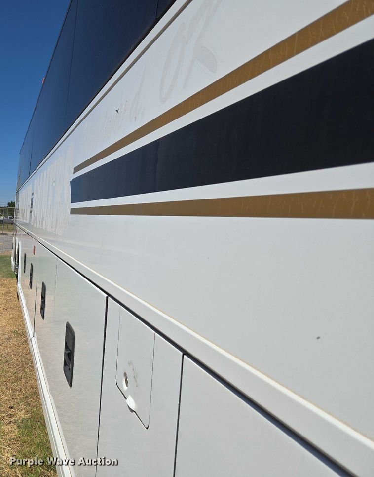 image for item EU3605 2005 Van Hool C2045 coach bus